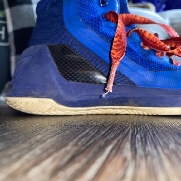 Under Armour size 1 boys sneakers shoes - Picture 4 of 6